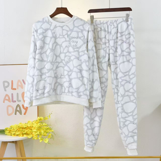 Флисовые пижамные комплекты, сертифицированные OEKO-TEX®: мягкая и теплая одежда для сна с красивой вышивкой, изготовленная на фабрике, проверенной BSCI, экологически чистым способом