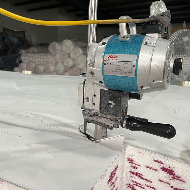 Линия для пошива халатов в действии